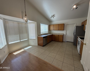 505 W Sereno Drive - Photo Thumbnail 8