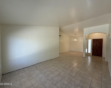 505 W Sereno Drive - Photo Thumbnail 3