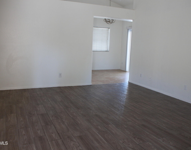 921 S Val Vista Drive - Photo Thumbnail 8