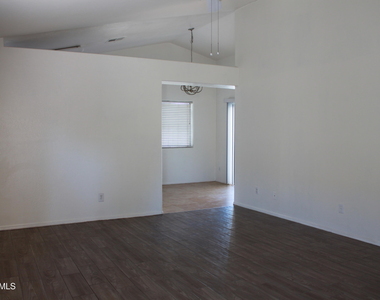 921 S Val Vista Drive - Photo Thumbnail 9