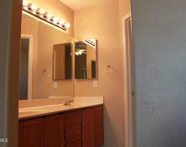 921 S Val Vista Drive - Photo Thumbnail 5