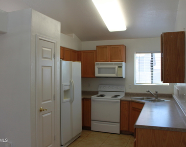 921 S Val Vista Drive - Photo Thumbnail 3