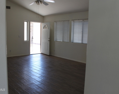 921 S Val Vista Drive - Photo Thumbnail 11