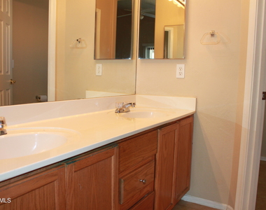 921 S Val Vista Drive - Photo Thumbnail 14