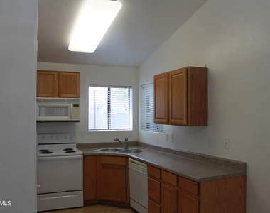 921 S Val Vista Drive - Photo Thumbnail 2