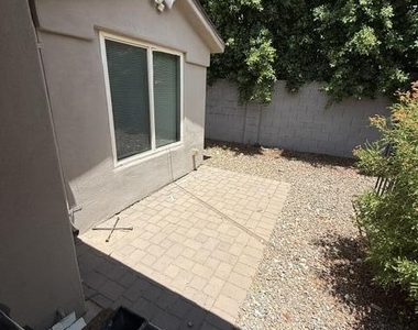2308 N 28th Place - Photo Thumbnail 9