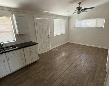 2308 N 28th Place - Photo Thumbnail 1