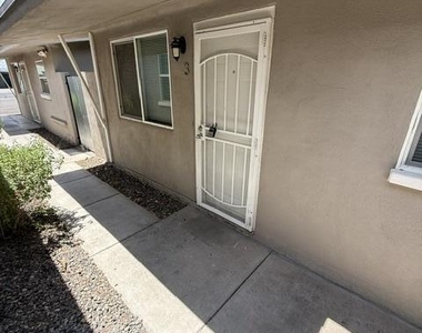 2308 N 28th Place - Photo Thumbnail 10