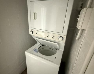 2308 N 28th Place - Photo Thumbnail 6