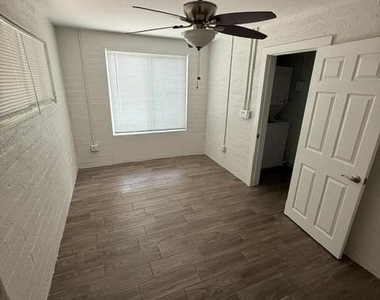2308 N 28th Place - Photo Thumbnail 8