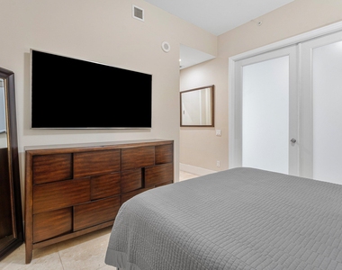 2640 Lake Shore Drive - Photo Thumbnail 18
