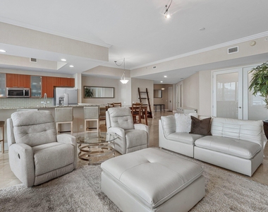 2640 Lake Shore Drive - Photo Thumbnail 5