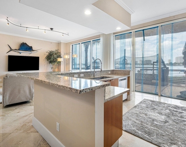2640 Lake Shore Drive - Photo Thumbnail 1