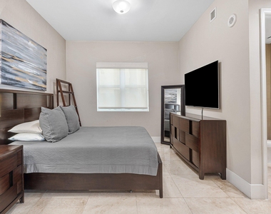 2640 Lake Shore Drive - Photo Thumbnail 17