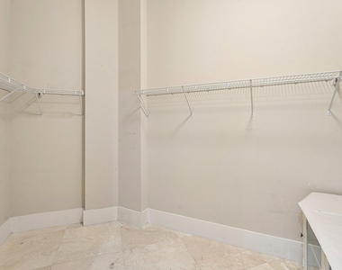 2640 Lake Shore Drive - Photo Thumbnail 14