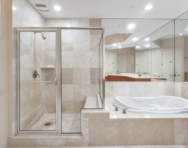 2640 Lake Shore Drive - Photo Thumbnail 16