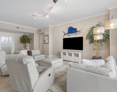 2640 Lake Shore Drive - Photo Thumbnail 6