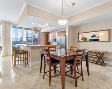 2640 Lake Shore Drive - Photo Thumbnail 2