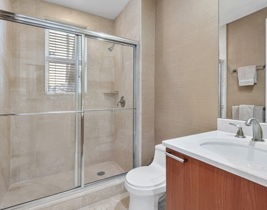 2640 Lake Shore Drive - Photo Thumbnail 19
