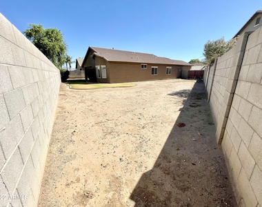 21 N 122nd Avenue - Photo Thumbnail 5