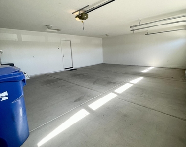21 N 122nd Avenue - Photo Thumbnail 3