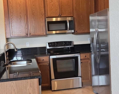 9065 Plymouth Place - Photo Thumbnail 6