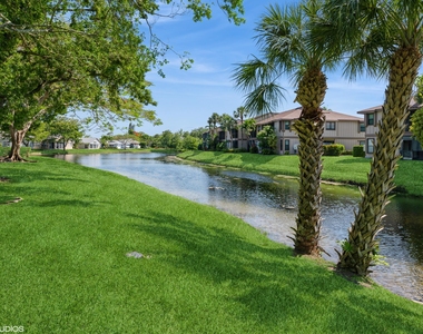 805 Harbour Pointe Way - Photo Thumbnail 16