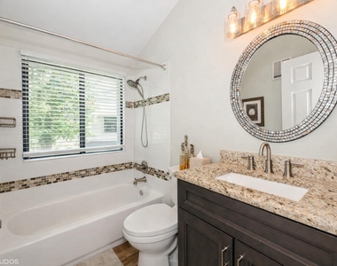 805 Harbour Pointe Way - Photo Thumbnail 13