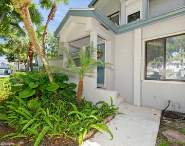 805 Harbour Pointe Way - Photo Thumbnail 1