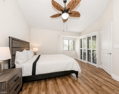 805 Harbour Pointe Way - Photo Thumbnail 9