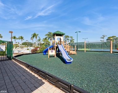 805 Harbour Pointe Way - Photo Thumbnail 21
