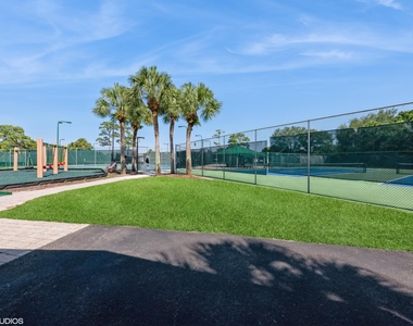 805 Harbour Pointe Way - Photo Thumbnail 22