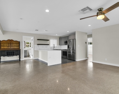 909 Se 16 Place - Photo Thumbnail 10