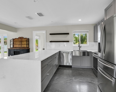 909 Se 16 Place - Photo Thumbnail 12