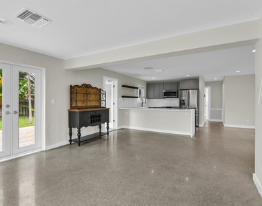909 Se 16 Place - Photo Thumbnail 7