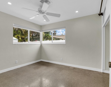 909 Se 16 Place - Photo Thumbnail 21