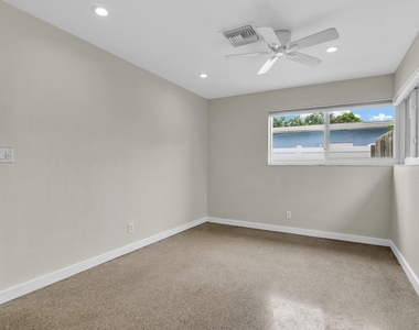 909 Se 16 Place - Photo Thumbnail 16