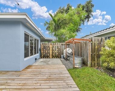 909 Se 16 Place - Photo Thumbnail 25