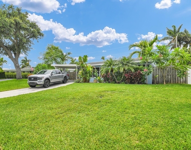 909 Se 16 Place - Photo Thumbnail 4