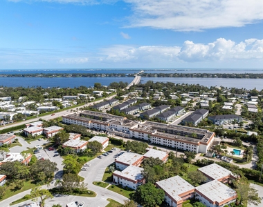 2600 Se Ocean Boulevard - Photo Thumbnail 5