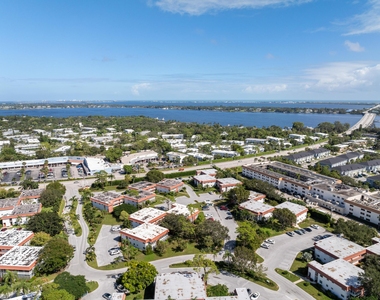 2600 Se Ocean Boulevard - Photo Thumbnail 6