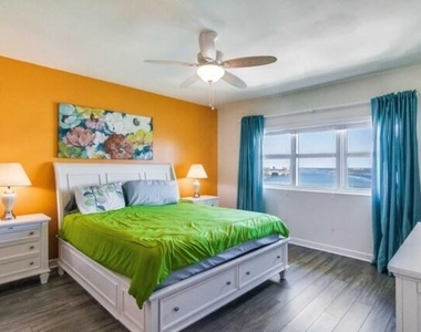 2650 Lake Shore Drive - Photo Thumbnail 11