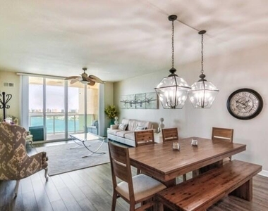 2650 Lake Shore Drive - Photo Thumbnail 2