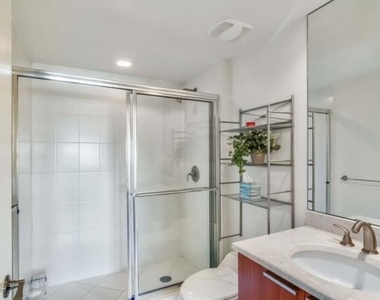 2650 Lake Shore Drive - Photo Thumbnail 19