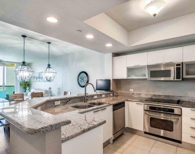 2650 Lake Shore Drive - Photo Thumbnail 3