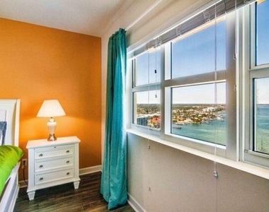 2650 Lake Shore Drive - Photo Thumbnail 13