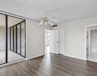 8429 Forest Hills Drive - Photo Thumbnail 9