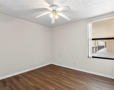 8429 Forest Hills Drive - Photo Thumbnail 5
