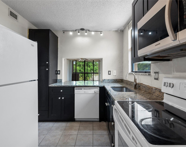 8429 Forest Hills Drive - Photo Thumbnail 4