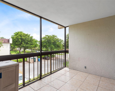 8429 Forest Hills Drive - Photo Thumbnail 22